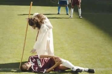 Comercial de Jesus invitando a apostar en el futbol