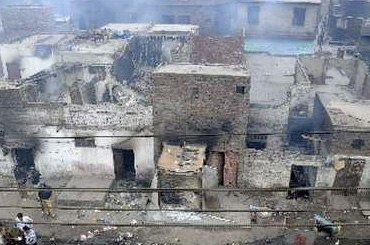 Queman casas cristianas en Pakistan