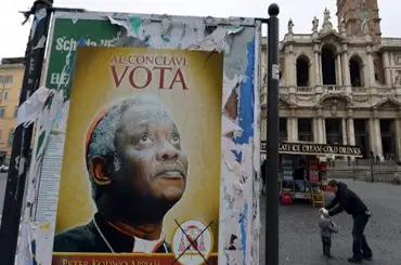 Posters en Roma con posible Papa Negro
