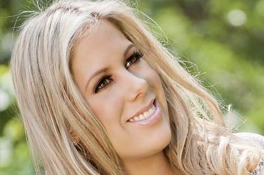 "Dios Está Aquí" nuevo sencillo de Lucía Parker Lucia Parker