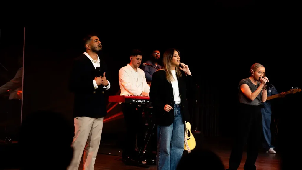 Lirios lanza UVMSC – LIVE CONCERT