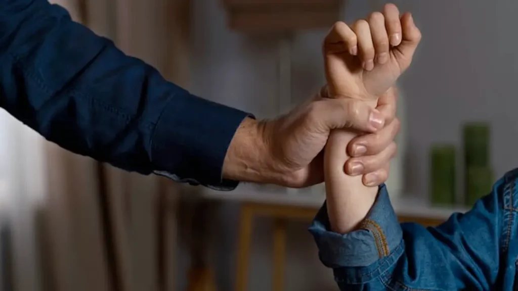 Mujer maltratada: ¿esperar el cambio o actuar ya?