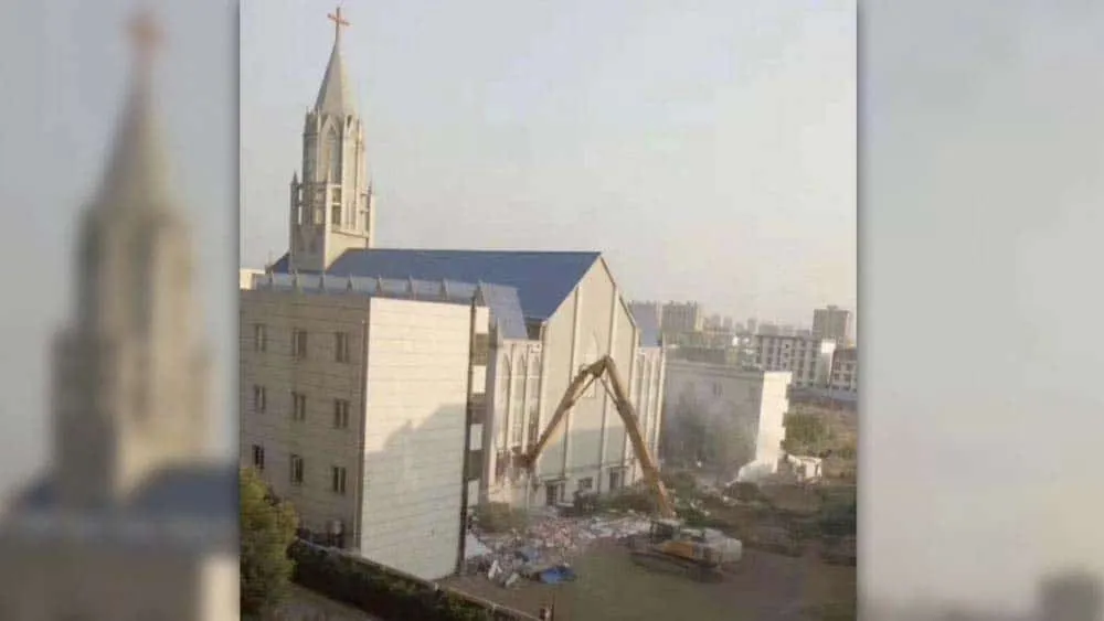 Derriban megaiglesia en China