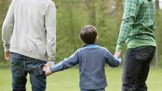 Agencia cristiana permitirá adopción de niños por personas LGTB