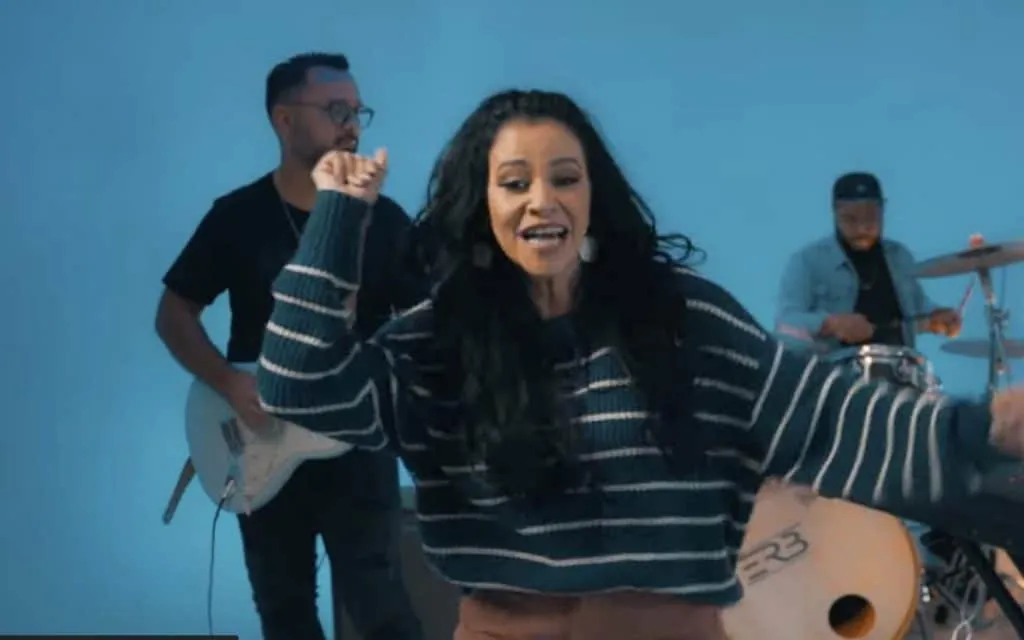 Naara Pérez estrena "Mi vida es"