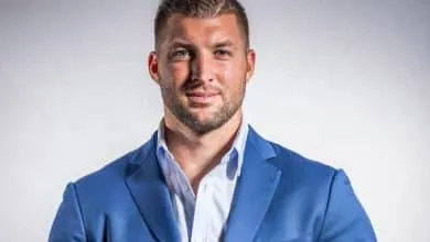 Tim Tebow recaudó un millón de dólares para ayudar a niños