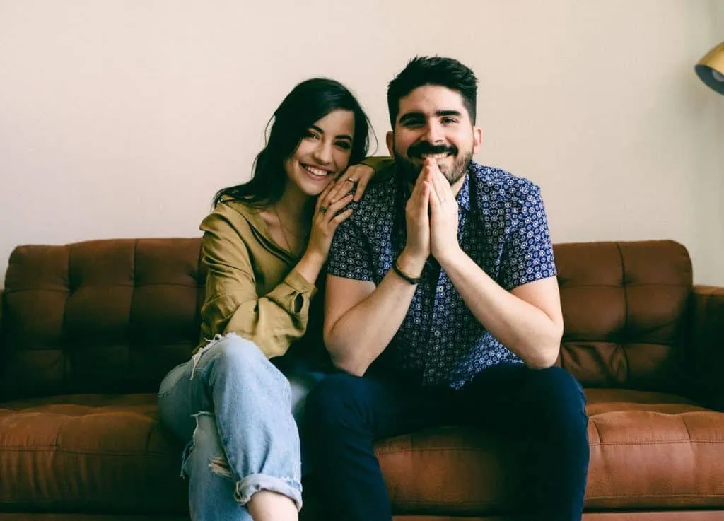 Majo y Dan cantan el clásico "Quiero levantar mis manos"