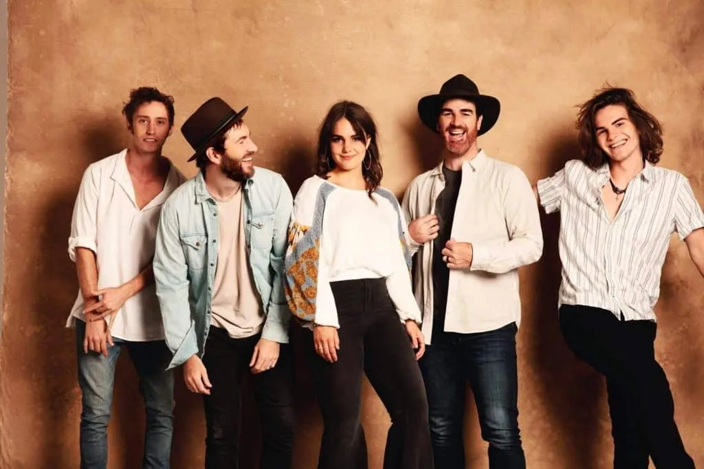 «God Is On The Throne» temazo de We The Kingdom entreCristianos «God Is On The Throne» temazo de We The Kingdom