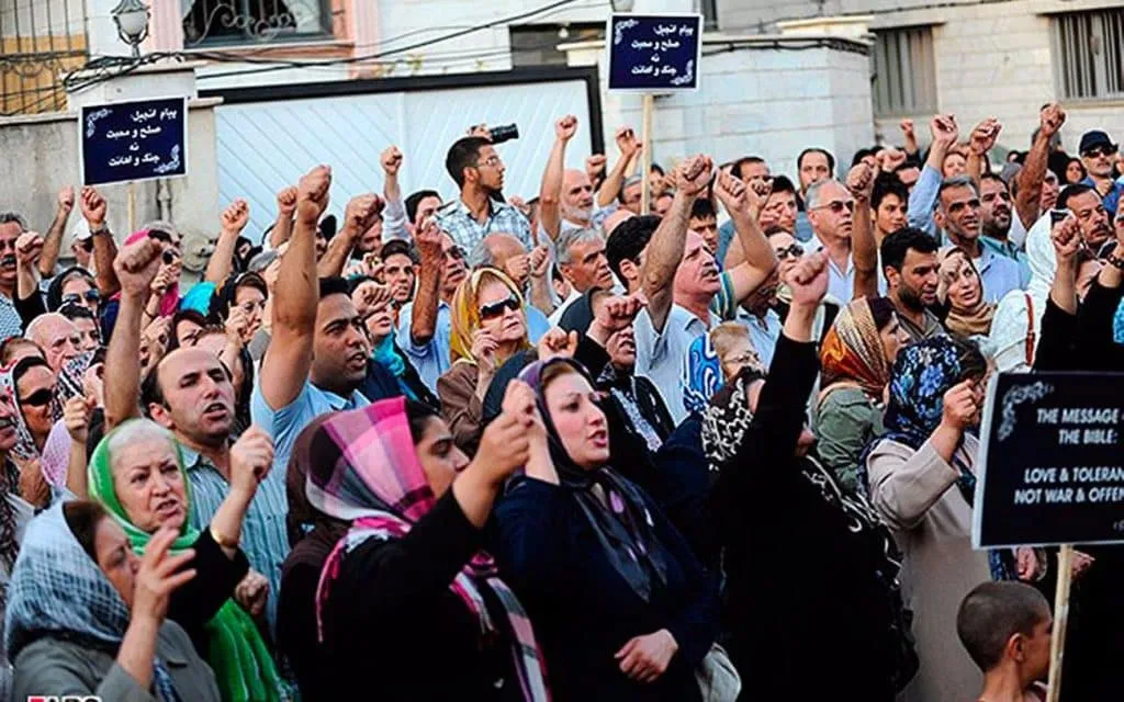 Un millón de Biblias se enviarán a Irán entreCristianos Un millón de Biblias se enviarán a Irán