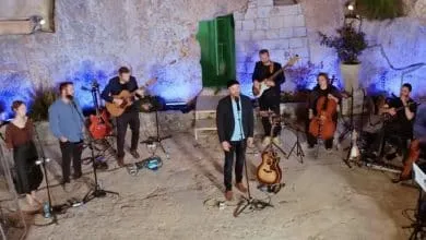 Josua Aaron lanza su albúm desde el Jardín de la Tumba