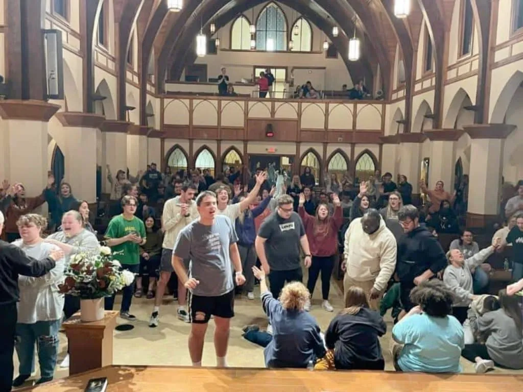 Réplica del avivamiento de Ausbury la Universidad Lee