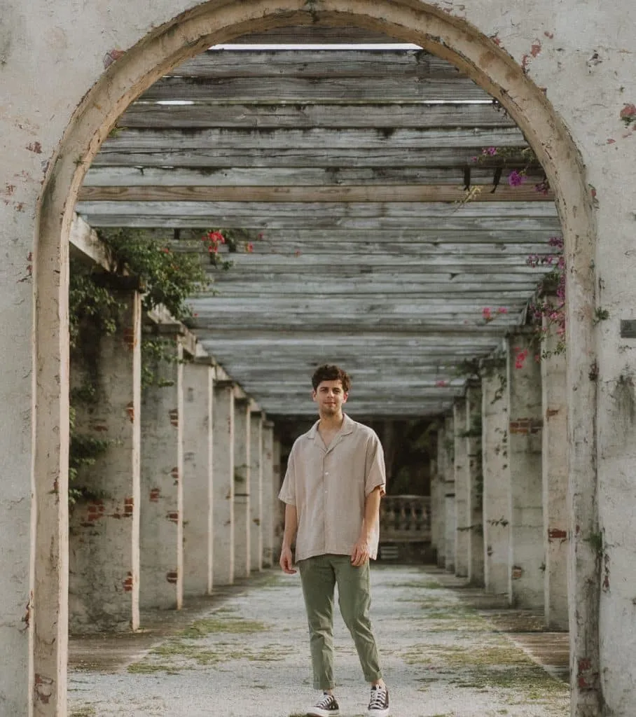 Ale Fdz canta de la fidelidad de Dios en «Más allá de la tormenta»