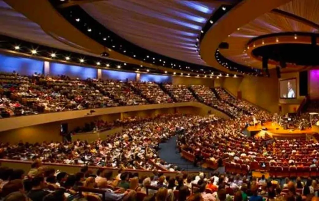 Norteamericanos no ven bien a líderes cristianos con fama