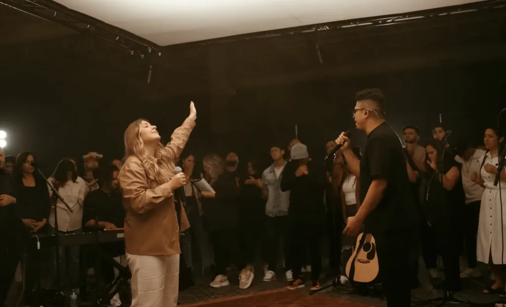 «La MESA», un canto del proyecto familiar de Daniel Calveti entreCristianos «La MESA», un canto del proyecto familiar de Daniel Calveti