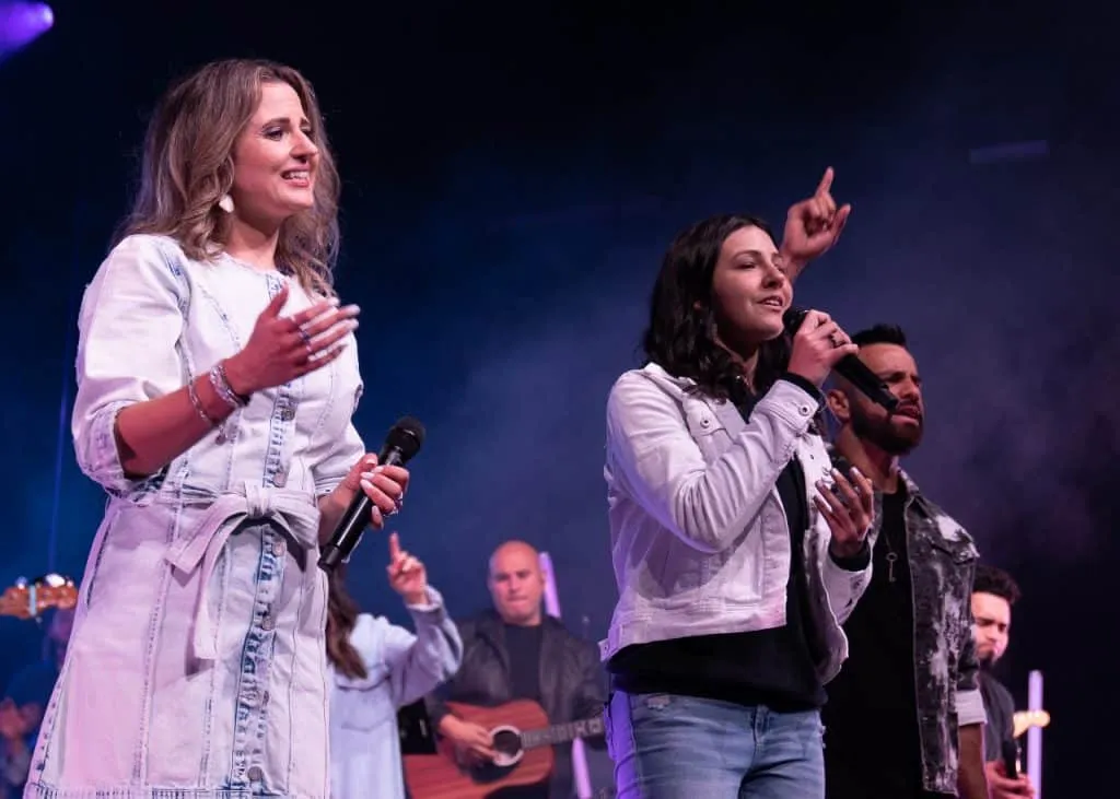 Harold y Elena cantan con su hija «Me cuidarás»