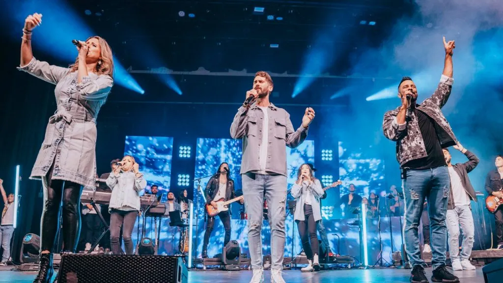 "Vas comenzando", el nuevo tema de Harold y Elena ft. David Hernández entreCristianos "Vas comenzando", el nuevo tema de Harold y Elena ft. David Hernández