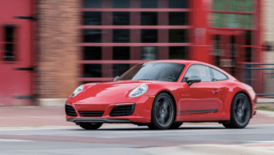 Porsche elimina símbolo cristiano en un anuncio publicitario