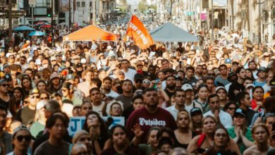 Multitud adora a Jesús en el Hollywood Boulevard de Los Angeles