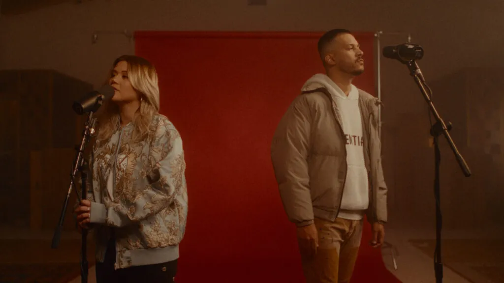 Kim Richards canta «Mi anhelo» junto a Indiomar entreCristianos Kim Richards canta «Mi anhelo» junto a Indiomar