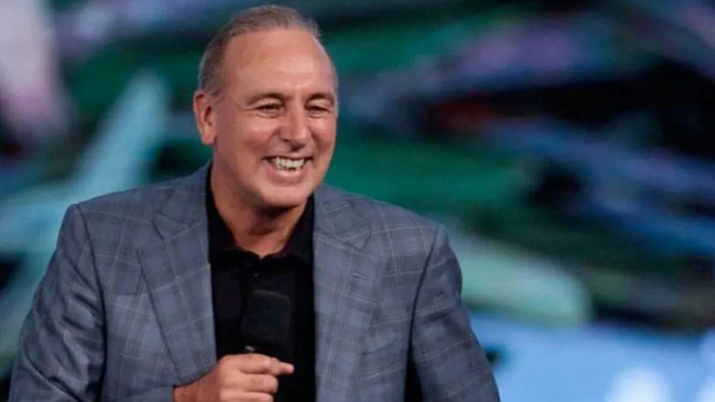 Brian Houston vuelve a la carga con el libro de sus memorias