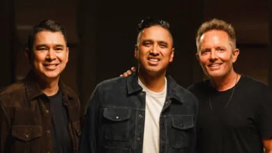 Chris Tomlin y Miel San Marcos cantan «Holy Forever (Español)»