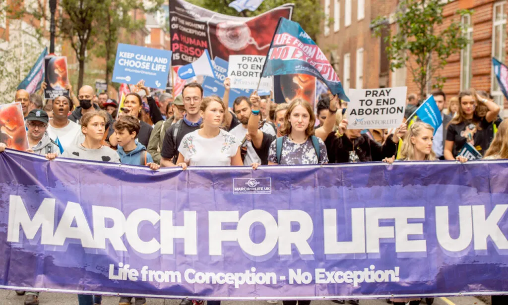 La Marcha por la Vida en Londres reunió a 7000 personas