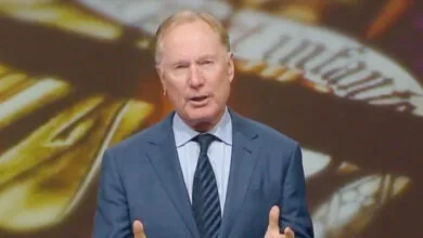 Max Lucado expone cómo enfrentar la crisis mundial