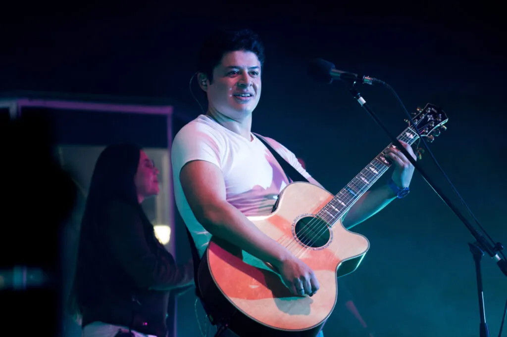 «La más bella historia» es el nuevo álbum de Omar EC entreCristianos «La más bella historia» es el nuevo álbum de Omar EC