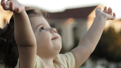 Una niña que sufre pesadillas sorprende a sus padres