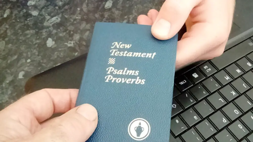 Red de hospitales impide que los Gedeones entreguen biblias a pacientes
