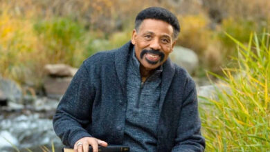 Tony Evans deja el pastorado por "haber caido en pecado"