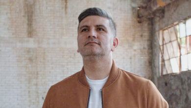 El reconocido cantante, compositor y productor Coalo Zamorano, presenta su nuevo EP titulado  Bienvenido aquí.