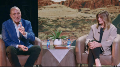 Con Sundays Church Brian Houston regresa al pastorado