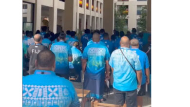 Tilly Kearns muestra a jugadores de Fiji alabando a Dios en la villa Olímpica