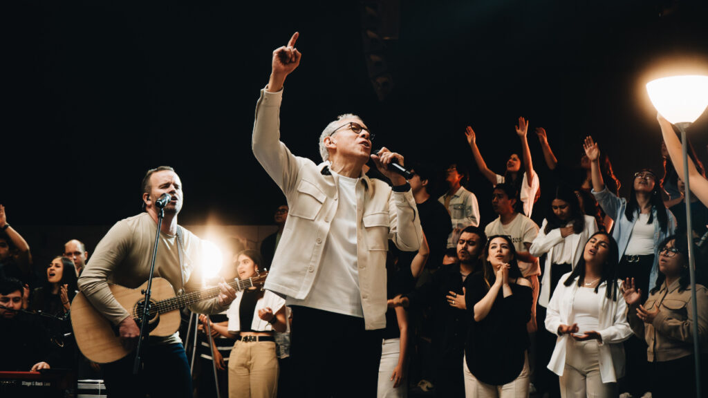 Marco Barrientos enfatiza la gratitud en «Para siempre te bendeciré» entreCristianos Marco Barrientos enfatiza la gratitud en «Para siempre te bendeciré»