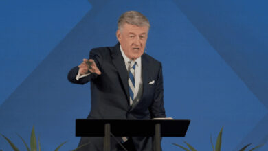 Steve Lawson despedido por relación inapropiada