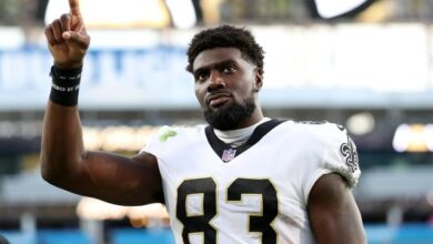 Juwan Johnson lee Proverbios a su hija recién nacida