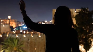 Judíos y árabes cristianos adoran a Jesús en Jerusalén en medio de la guerra
