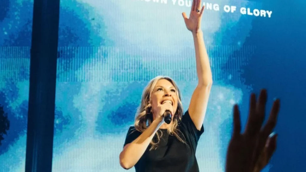 Jenn Johnson afirma que el nuevo álbum de Bethel Music invita a los creyentes a un 'intercambio sagrado' entreCristianos Jenn Johnson afirma que el nuevo álbum de Bethel Music invita a los creyentes a un 'intercambio sagrado'