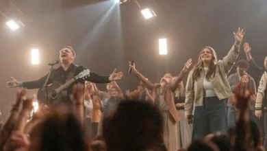 Gateway Worship Español, Coalo Y Rebeca Zamorano juntos en «Por siempre eres bueno»