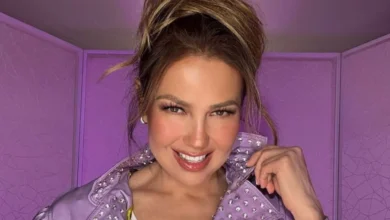 Thalía comparte su fe regalando Biblias a sus seguidores