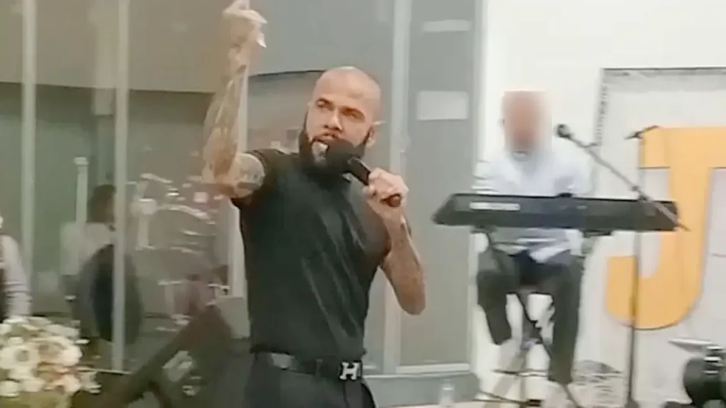 Dani Alves impacta con predicación en iglesia evangélica