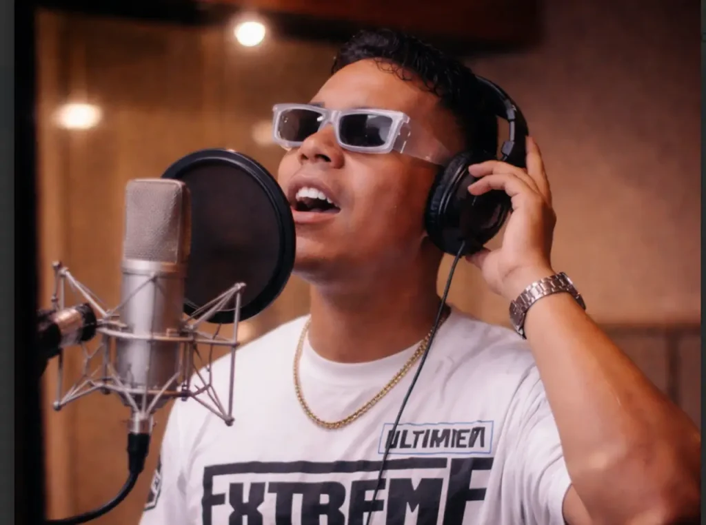 Azaeloh presenta su primer sencillo “Lo que tengo yo” entreCristianos Azaeloh presenta su primer sencillo “Lo que tengo yo”