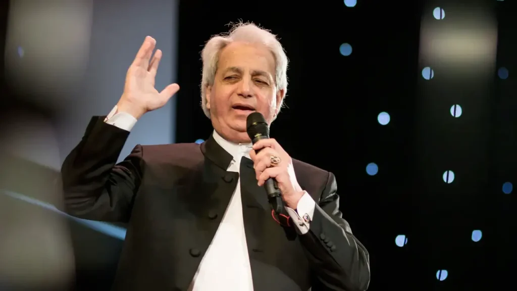 Benny Hinn se salvó en un accidente aéreo