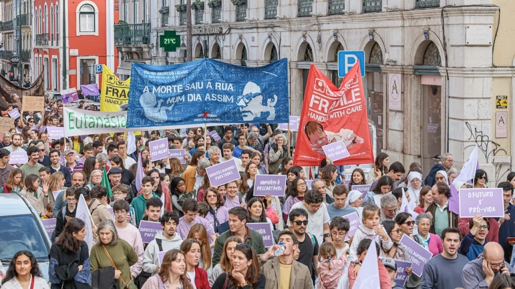 Marcha por la vida en Lisboa termina en intento de ataque incendiario