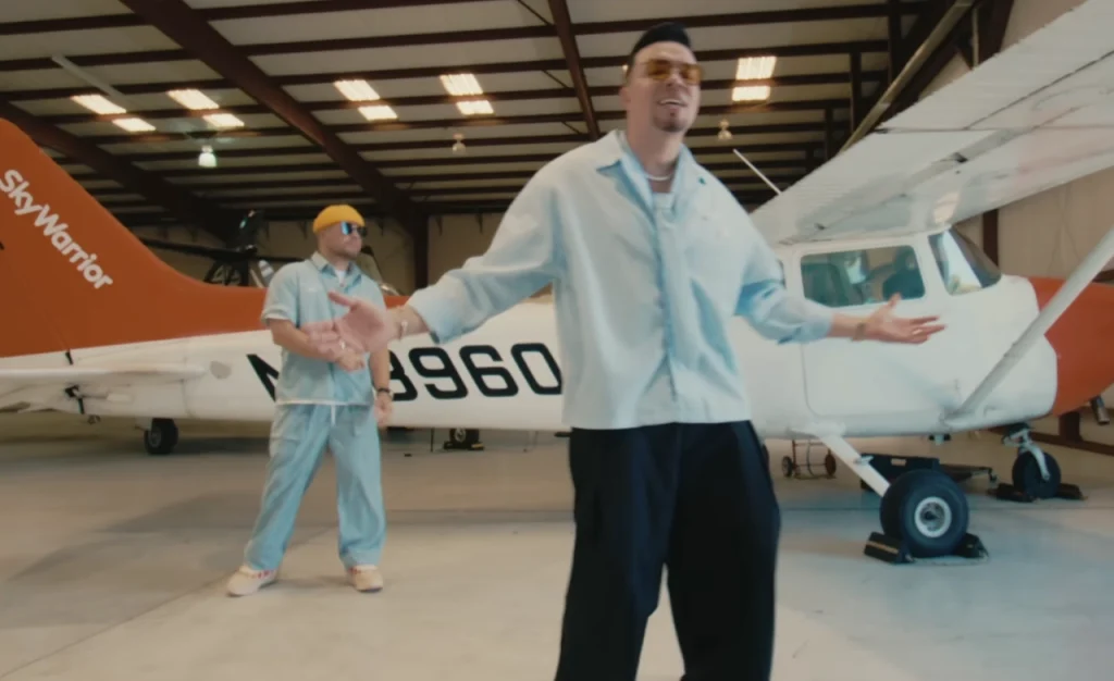 Alex Zurdo y Funky unen sus voces en "Palo"