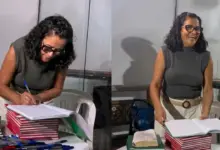 Una mujer hace una transcripción de la Biblia completa a mano y se viraliza