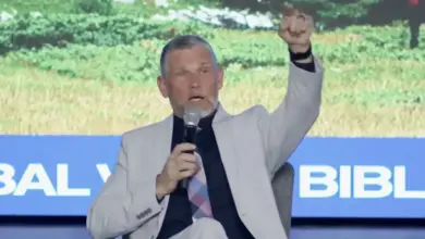 Agentes Federales de los Estados Unidos realizaron un allanamiento en la casa del pastor Greg Locke entreCristianos Agentes Federales de los Estados Unidos realizaron un allanamiento en la casa del pastor Greg Locke