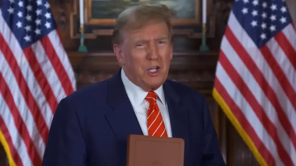 La Biblia de Donald Trump ¿negocio o fe? entreCristianos La Biblia de Donald Trump ¿negocio o fe?