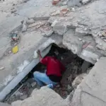 Rescatista en Venezuela en plena réplica
